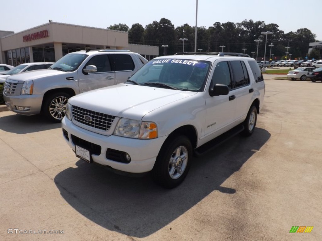 2004 Explorer XLT 4x4 - Oxford White / Graphite photo #1