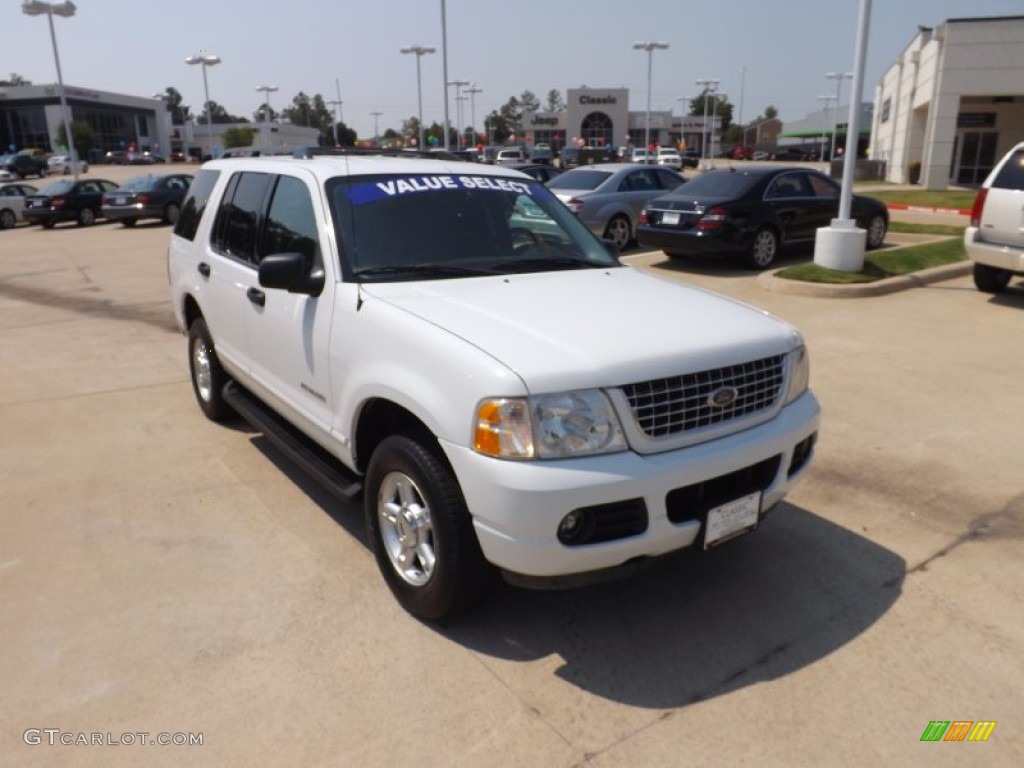 2004 Explorer XLT 4x4 - Oxford White / Graphite photo #6