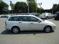 2002 CD Silver Metallic Ford Focus SE Wagon  photo #4