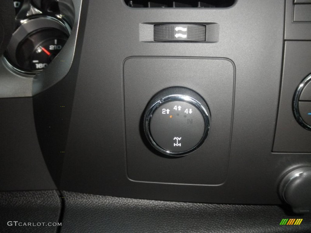 2013 GMC Sierra 2500HD SLE Extended Cab 4x4 Controls Photo #67301711