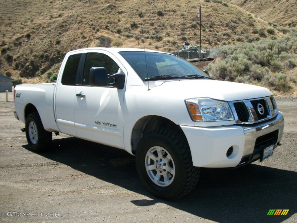 2007 Titan SE King Cab 4x4 - White / Steel Gray photo #1