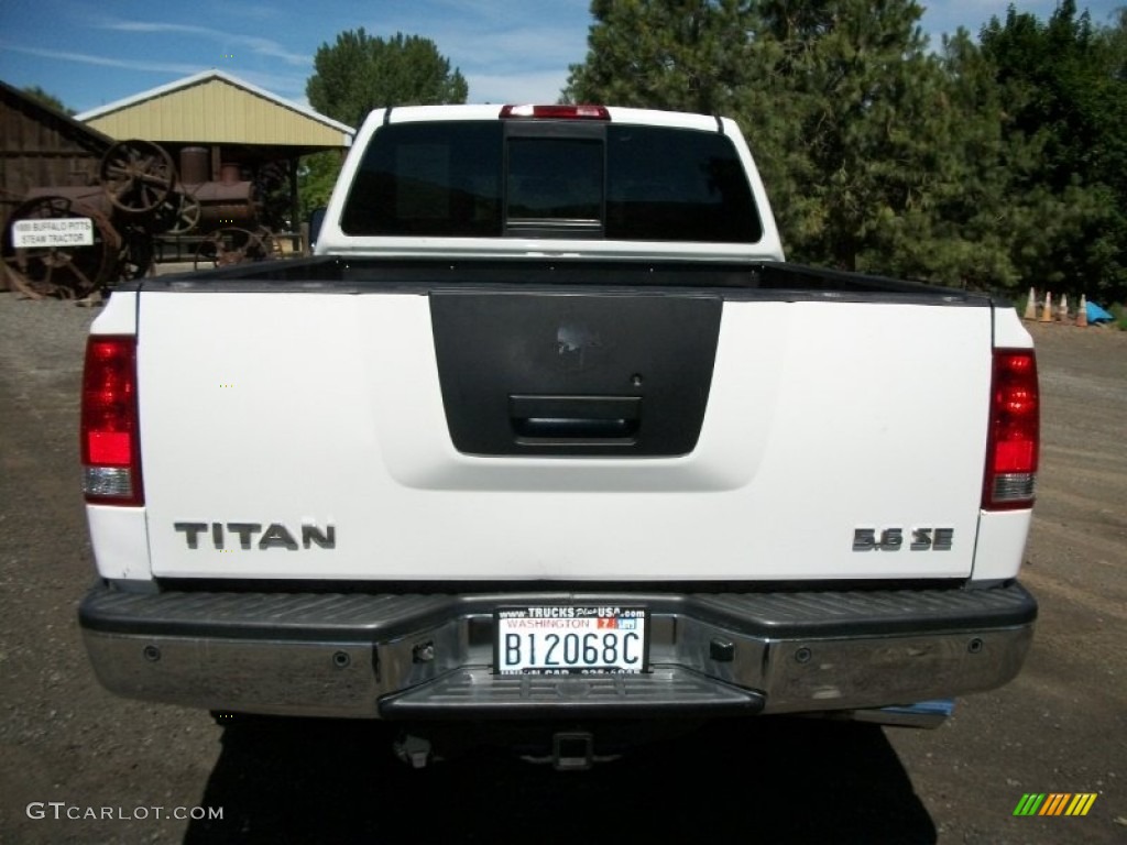 2007 Titan SE King Cab 4x4 - White / Steel Gray photo #3