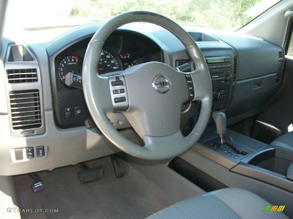 2007 Titan SE King Cab 4x4 - White / Steel Gray photo #8