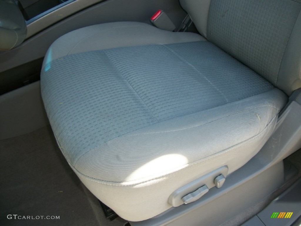 2007 Titan SE King Cab 4x4 - White / Steel Gray photo #10