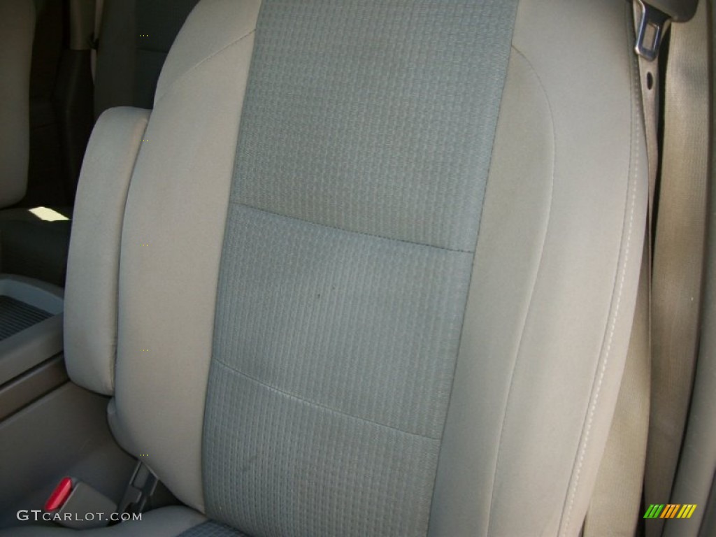 2007 Titan SE King Cab 4x4 - White / Steel Gray photo #11