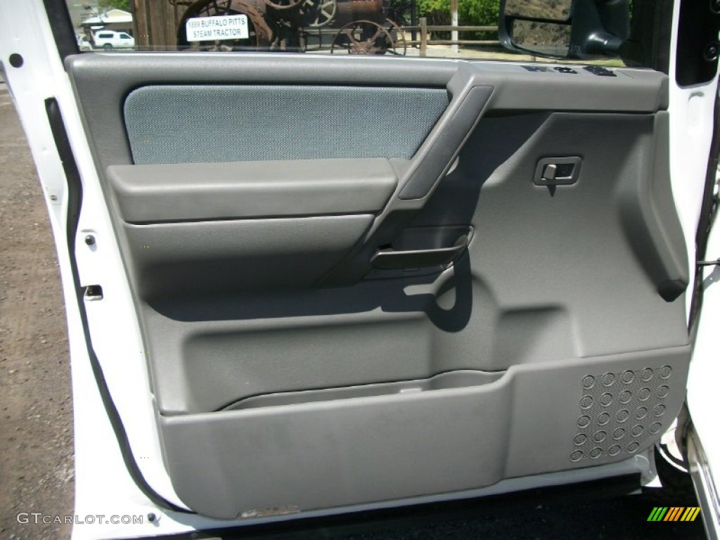 2007 Titan SE King Cab 4x4 - White / Steel Gray photo #22