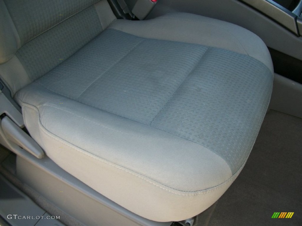 2007 Titan SE King Cab 4x4 - White / Steel Gray photo #24