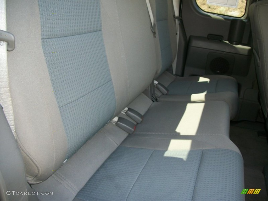 2007 Titan SE King Cab 4x4 - White / Steel Gray photo #28