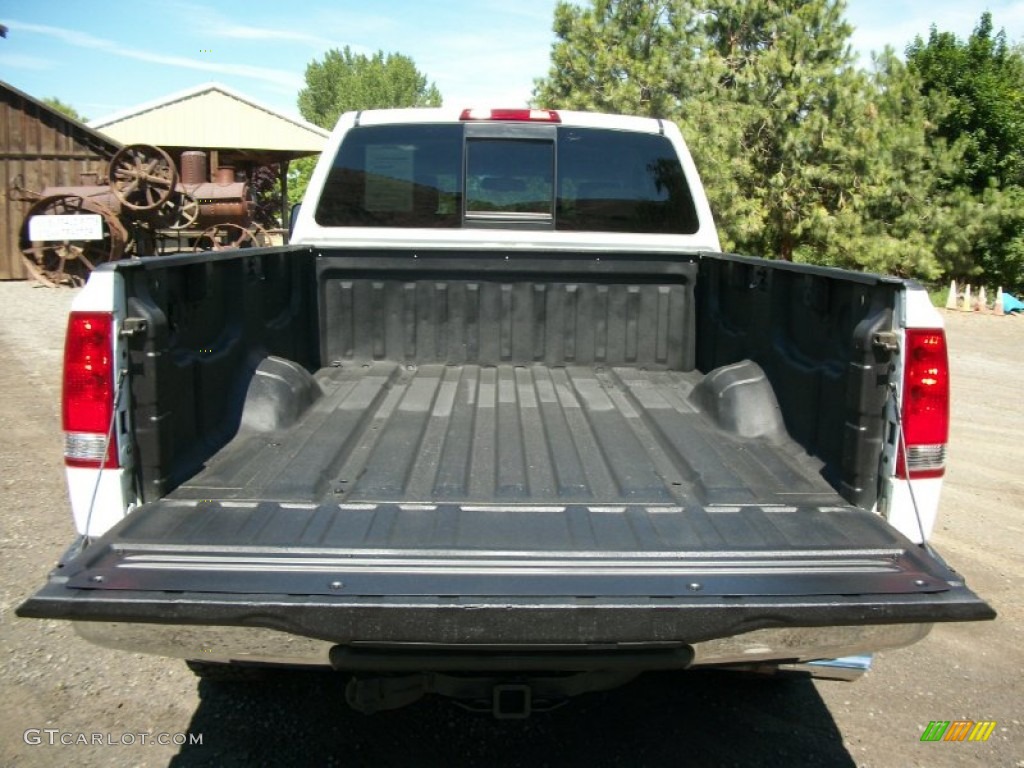 2007 Titan SE King Cab 4x4 - White / Steel Gray photo #32