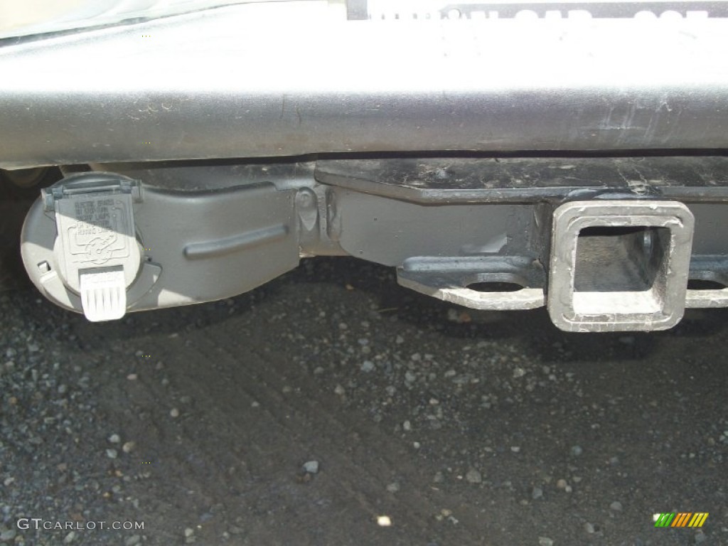 2007 Titan SE King Cab 4x4 - White / Steel Gray photo #34