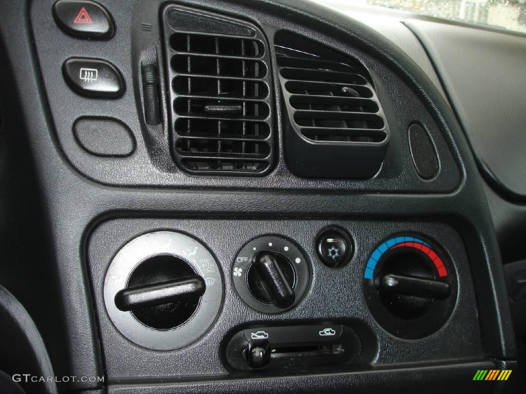 2000 Avenger ES - Ice Silver Metallic / Black/Gray photo #20