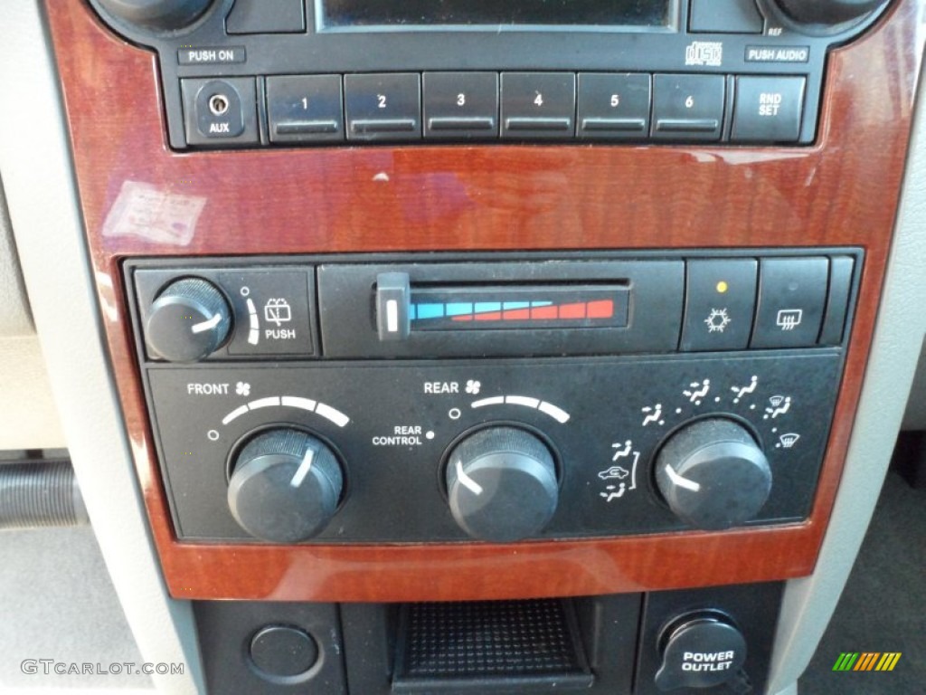 2006 Dodge Durango SLT Controls Photo #67309736