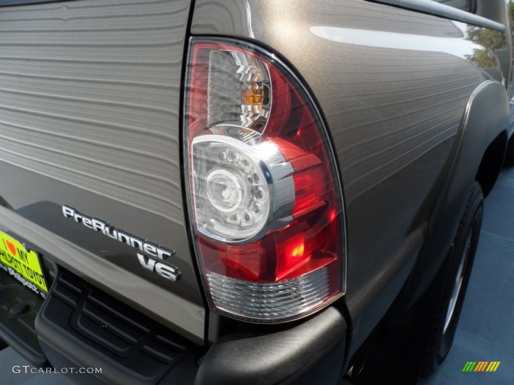 2009 Tacoma V6 PreRunner Double Cab - Pyrite Brown Mica / Graphite Gray photo #16