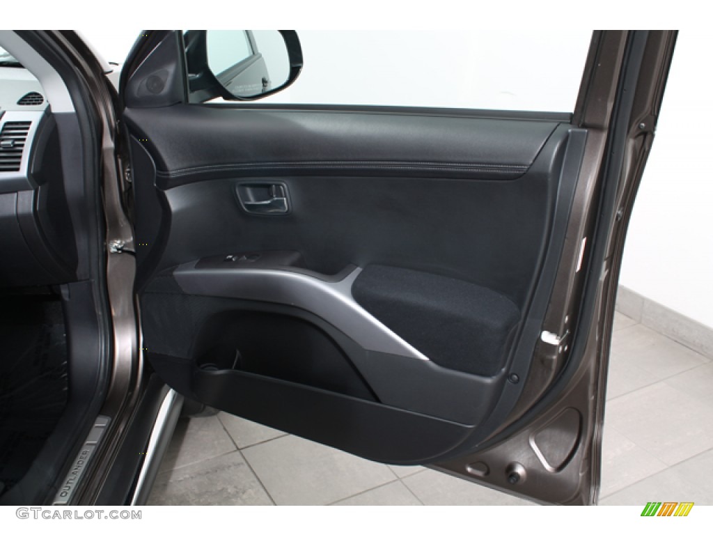 2010 Mitsubishi Outlander XLS 4WD Black Door Panel Photo #67312907