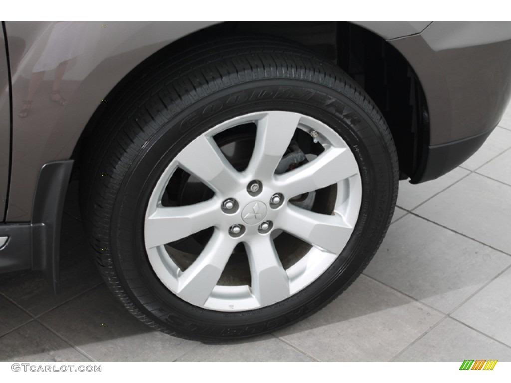 2010 Mitsubishi Outlander XLS 4WD Wheel Photos