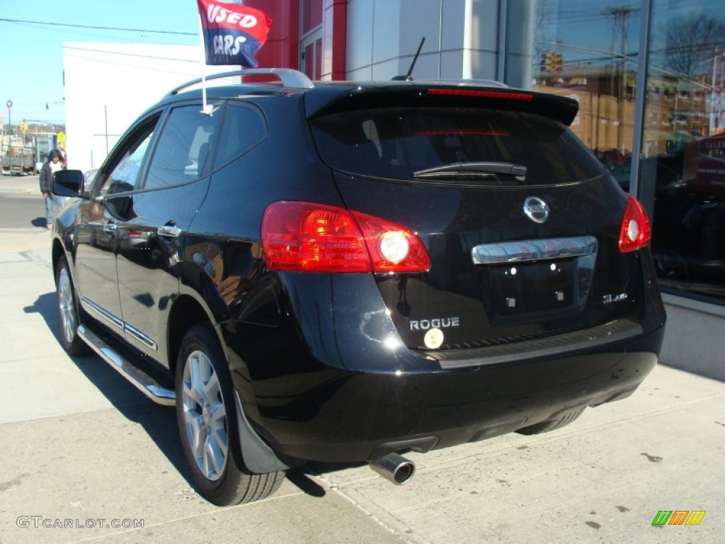 2011 Rogue SL AWD - Wicked Black / Black photo #7