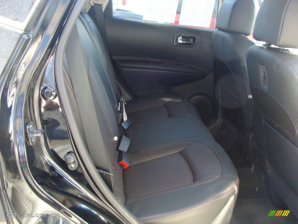 2011 Rogue SL AWD - Wicked Black / Black photo #17