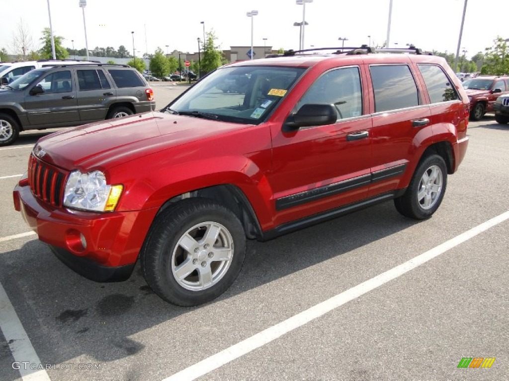 2005 Grand Cherokee Laredo - Inferno Red Crystal Pearl / Khaki photo #36