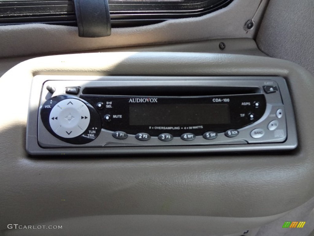 2002 Chevrolet Express 1500 Passenger Conversion Van Audio System Photo #67327856
