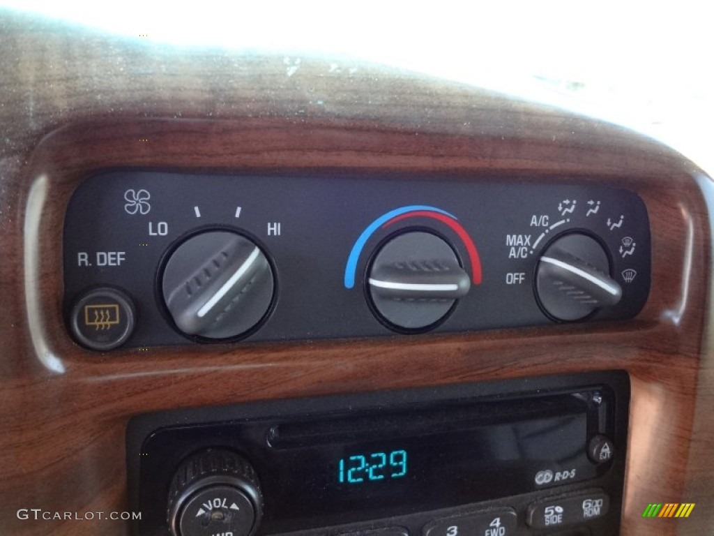 2002 Chevrolet Express 1500 Passenger Conversion Van Controls Photo #67327943