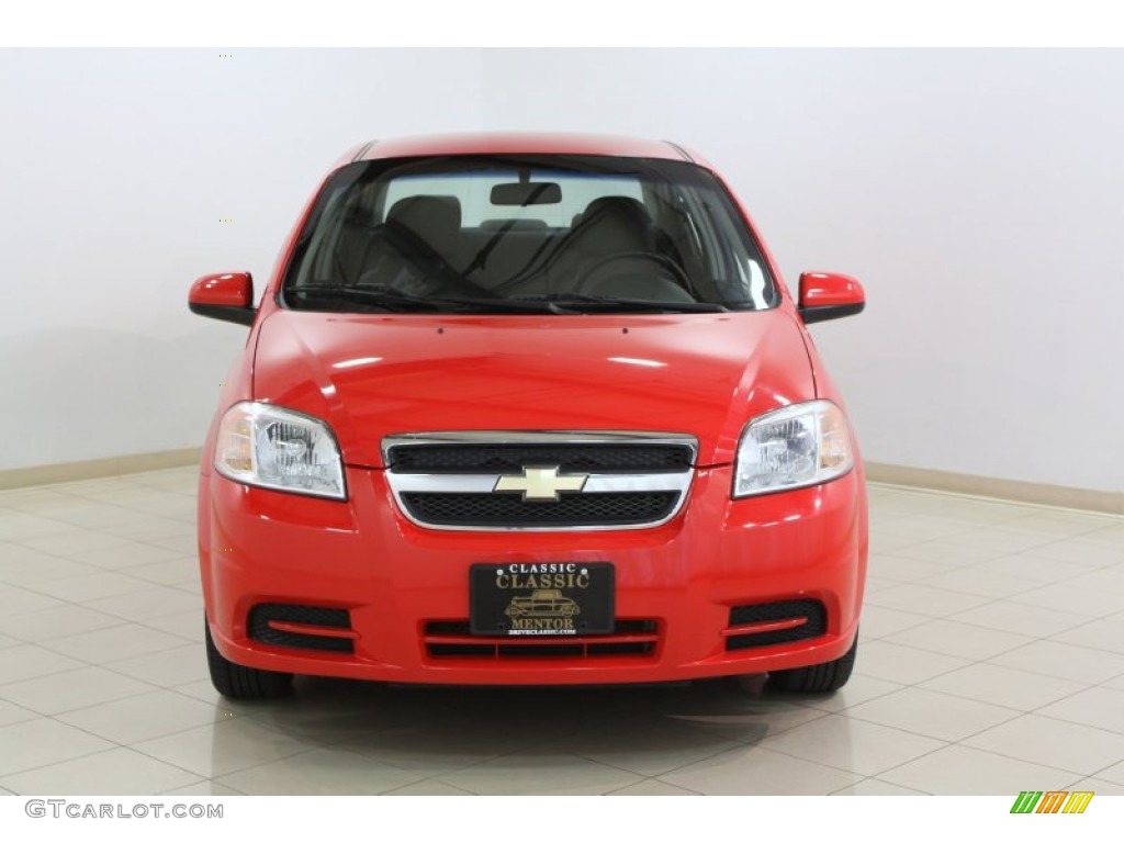 2009 Aveo LT Sedan - Victory Red / Charcoal photo #2