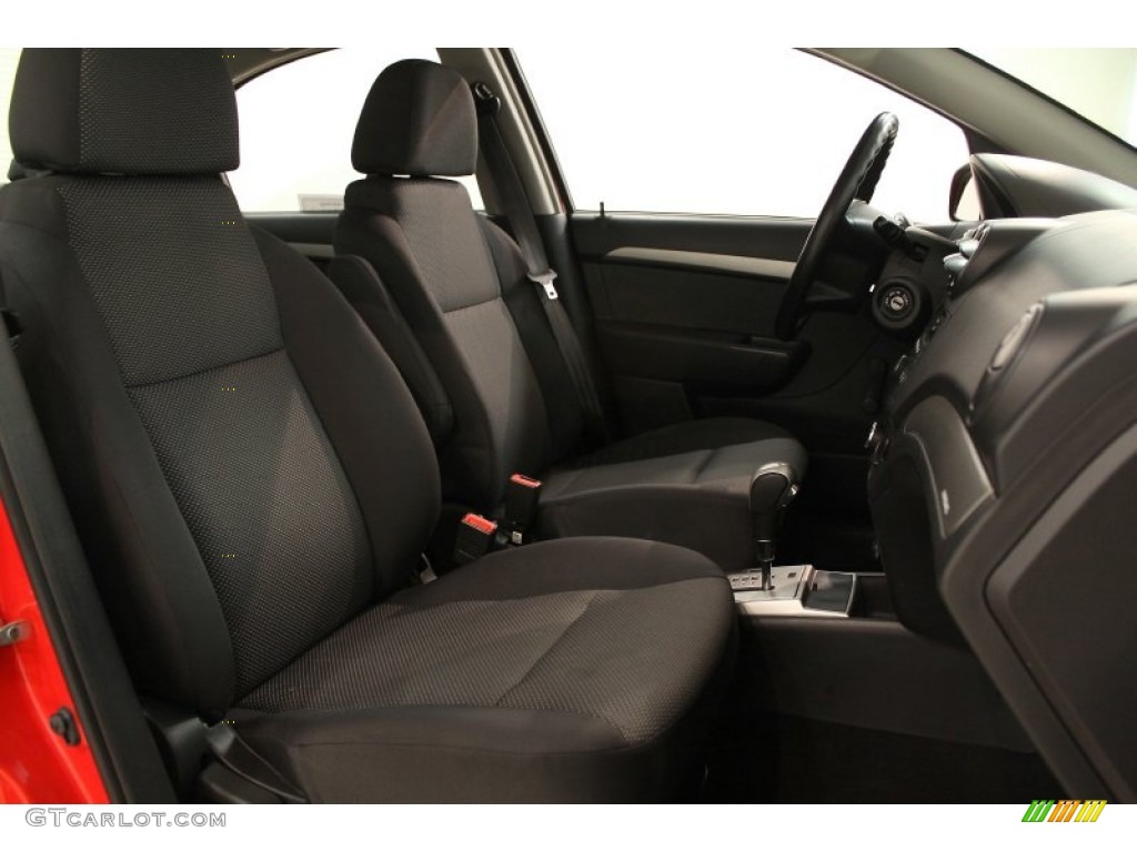 2009 Aveo LT Sedan - Victory Red / Charcoal photo #12