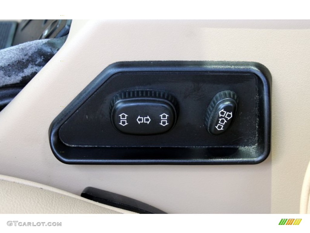 2004 Land Rover Discovery S Controls Photo #67335686