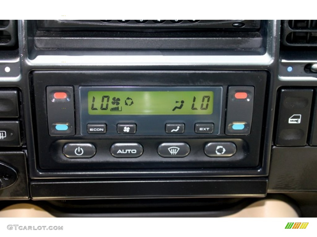 2004 Land Rover Discovery S Controls Photo #67335878