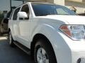 Avalanche White - Pathfinder SE Photo No. 8