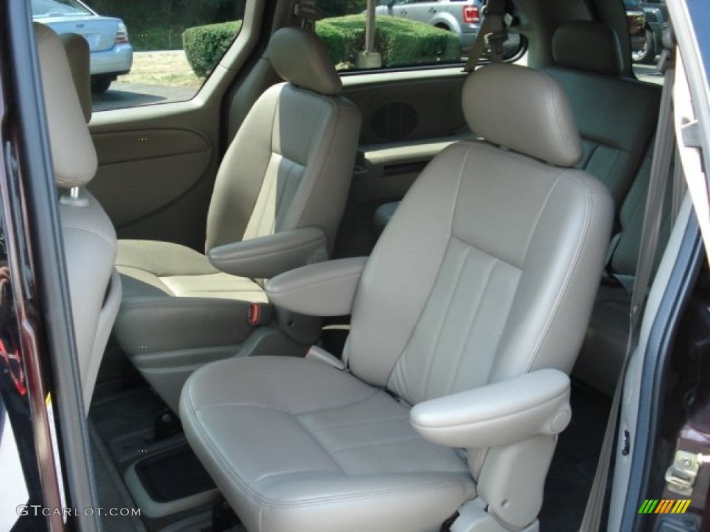 2003 Chrysler Town & Country LXi Rear Seat Photo #67338017