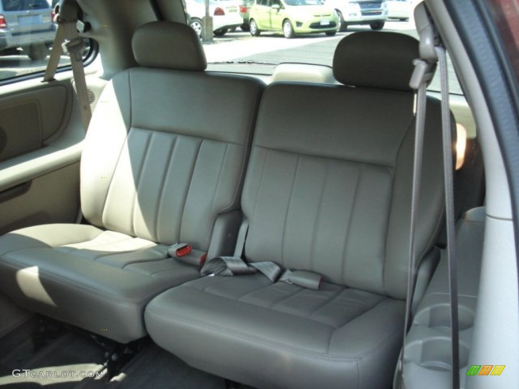 2003 Chrysler Town & Country LXi Rear Seat Photos