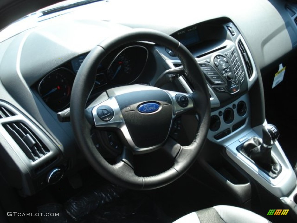 2012 Ford Focus SE Sport Sedan Two-Tone Sport Dashboard Photo #67338614