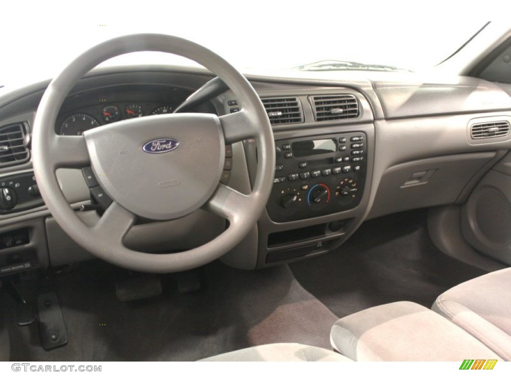 2004 Ford Taurus SE Wagon Medium Graphite Dashboard Photo #67340978