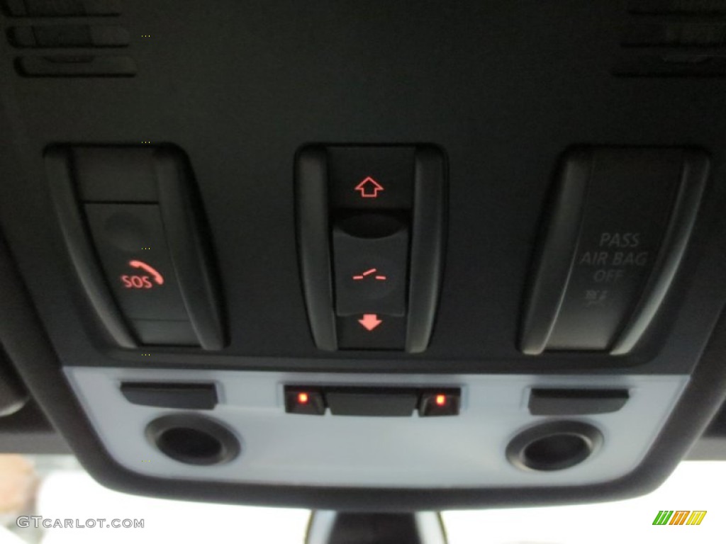 2010 3 Series 335i xDrive Sedan - Black Sapphire Metallic / Black photo #35