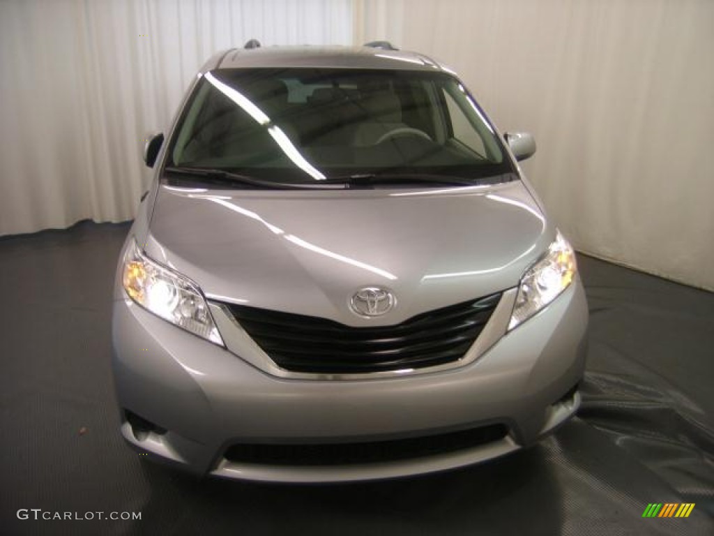 2012 Sienna LE - Sandy Beach Metallic / Light Gray photo #2