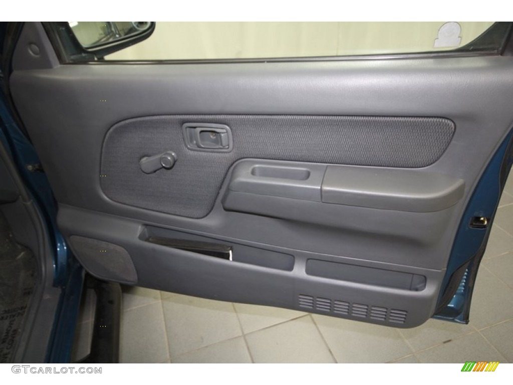 2003 Nissan Frontier XE V6 Crew Cab Gray Door Panel Photo #67349891