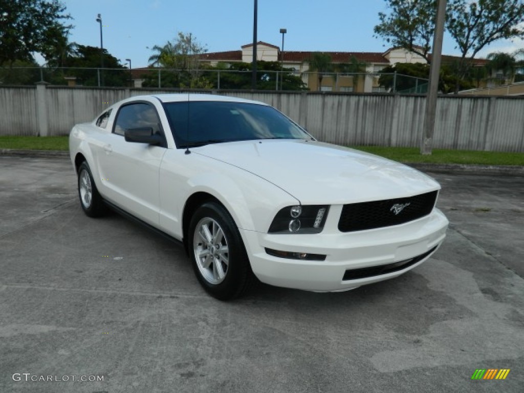 2008 Mustang V6 Deluxe Coupe - Performance White / Light Graphite photo #1