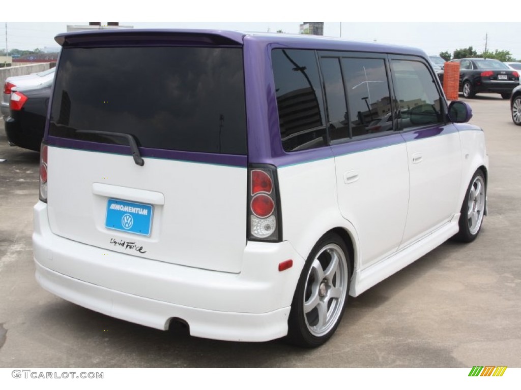 2005 xB  - Polar White / Dark Charcoal photo #5