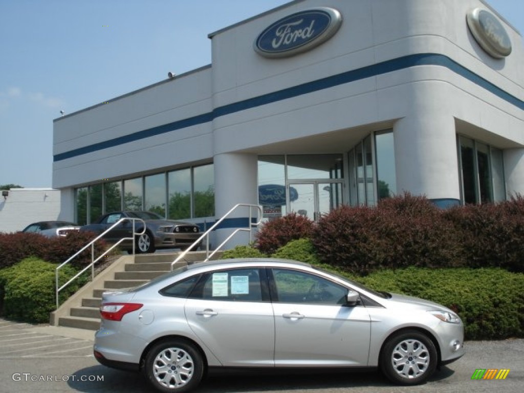 2012 Focus SE Sedan - Ingot Silver Metallic / Charcoal Black photo #1