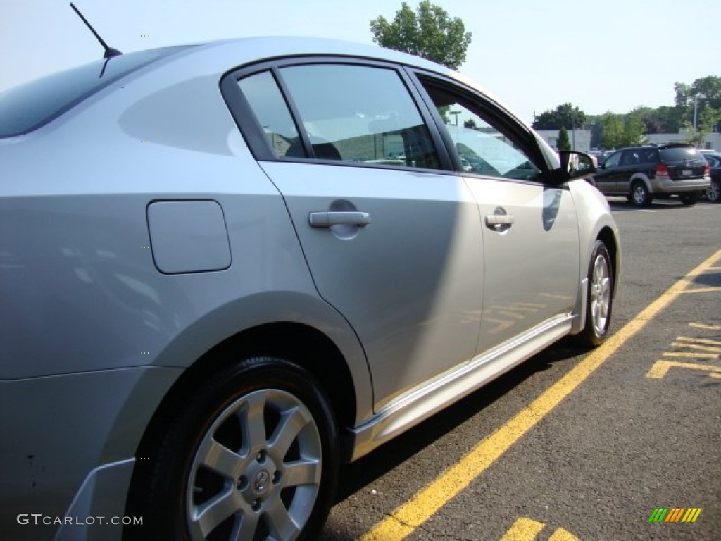 2011 Sentra 2.0 SR - Brilliant Silver Metallic / Charcoal photo #7