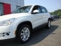 Candy White - Tiguan SE 4Motion Photo No. 2