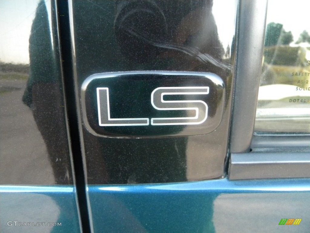 1999 Chevrolet Astro LS Passenger Van Marks and Logos Photos