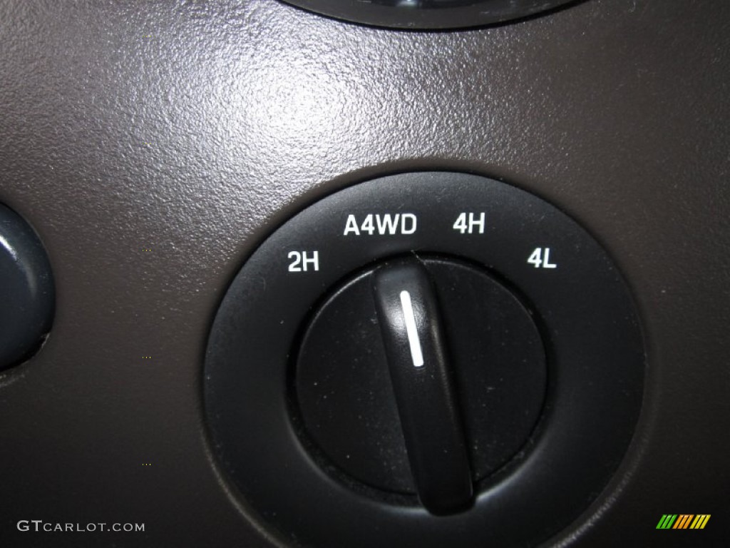 2005 Ford Expedition Eddie Bauer 4x4 Controls Photo #67364150