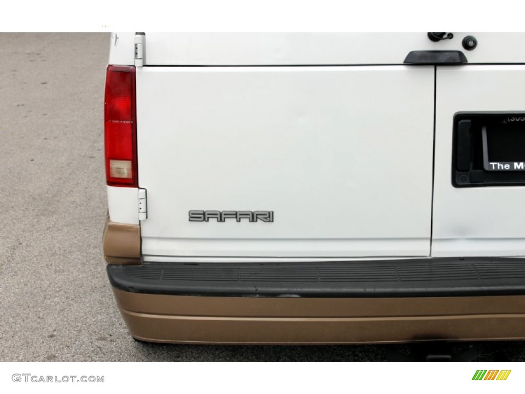 2003 Safari SLE - Summit White / Neutral photo #19
