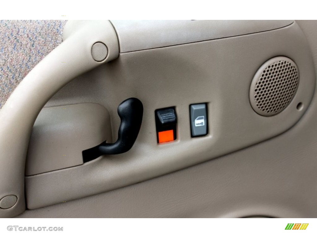 2003 GMC Safari SLE Controls Photo #67373339