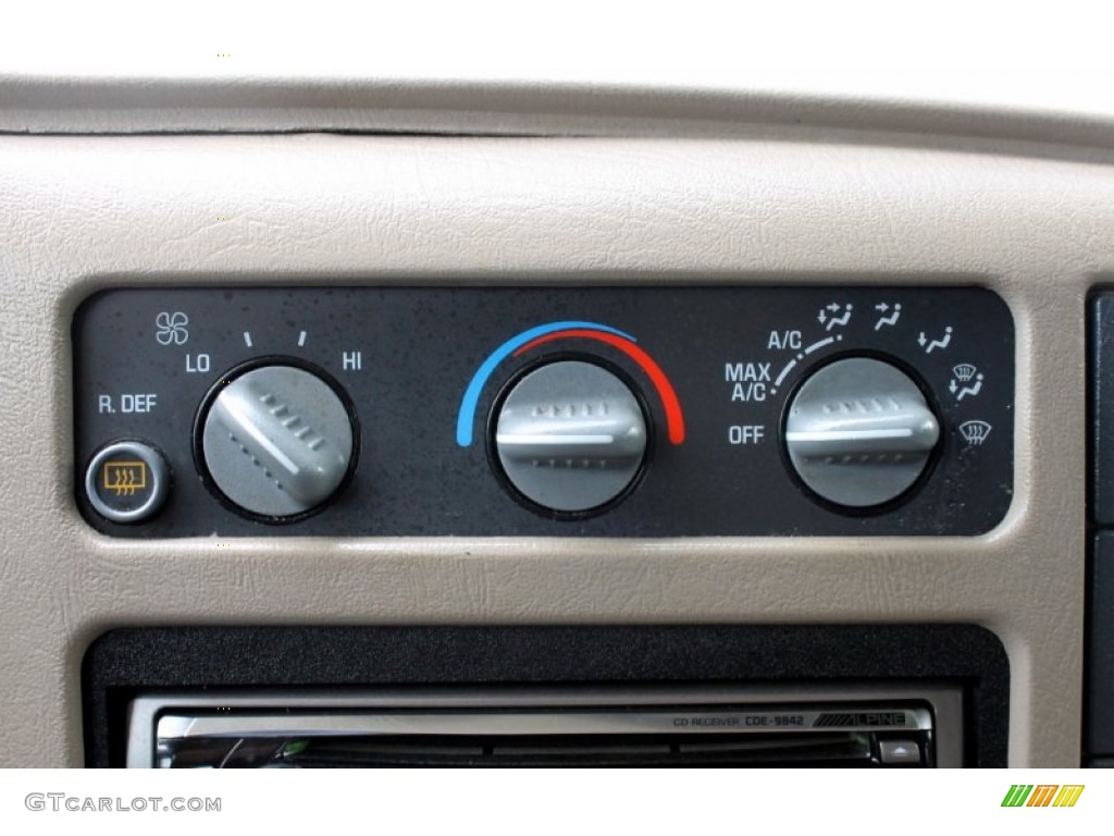 2003 GMC Safari SLE Controls Photo #67373576