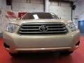 Sandy Beach Metallic - Highlander V6 4WD Photo No. 2