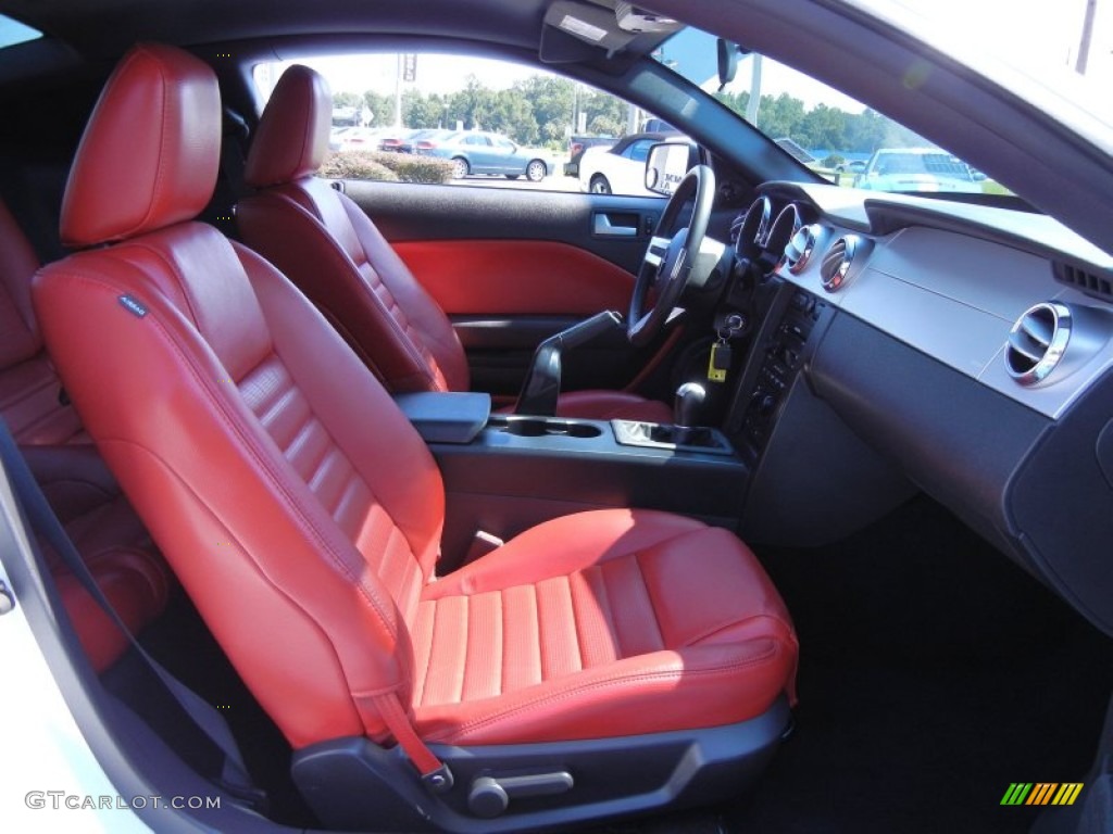 2005 Ford Mustang GT Premium Coupe Front Seat Photo #67394240