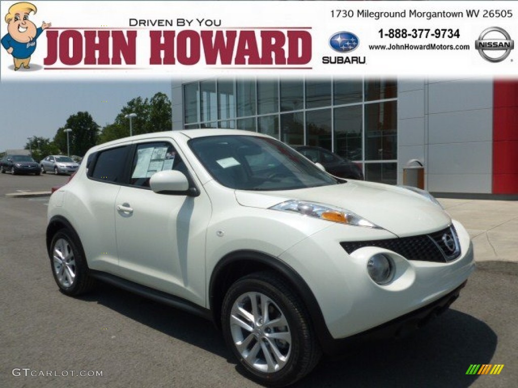 White Pearl Nissan Juke