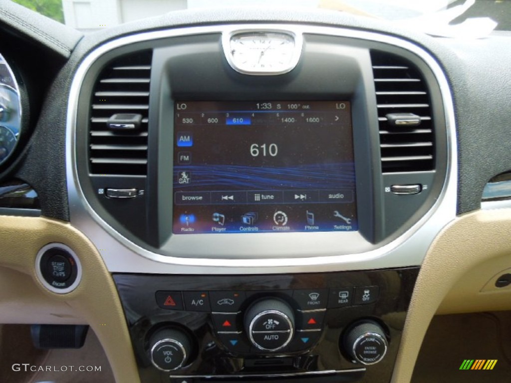 2012 Chrysler 300 Standard 300 Model Controls Photo #67404180